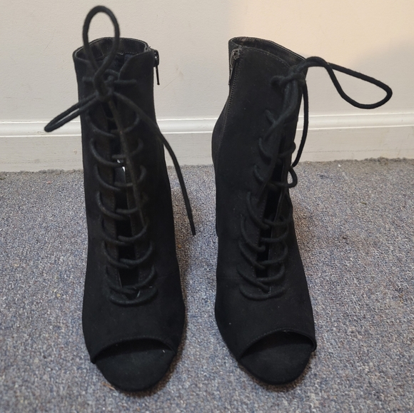 Windsor Booties - Picture 2 of 4